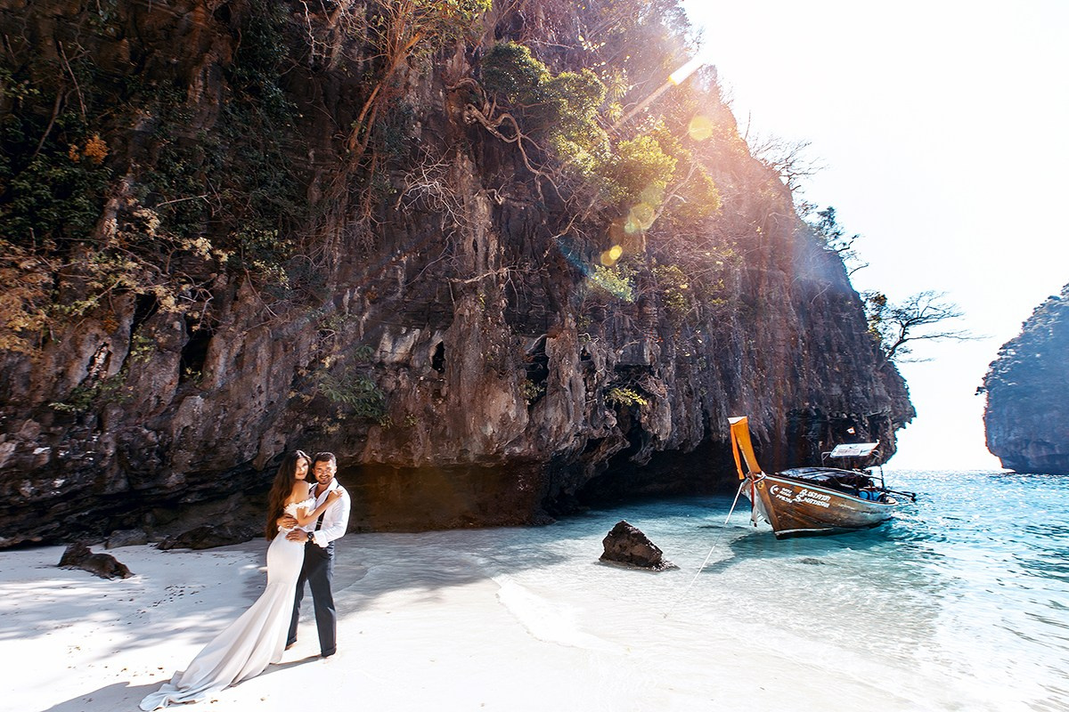 Prices for photo shoots in Phuket. Photographer in Phuket. Photographer Thailand