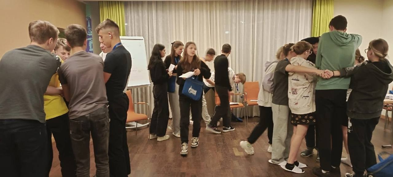 «В КРУГУ» Психологические тренинги в Санкт-Петербурге в живом формате