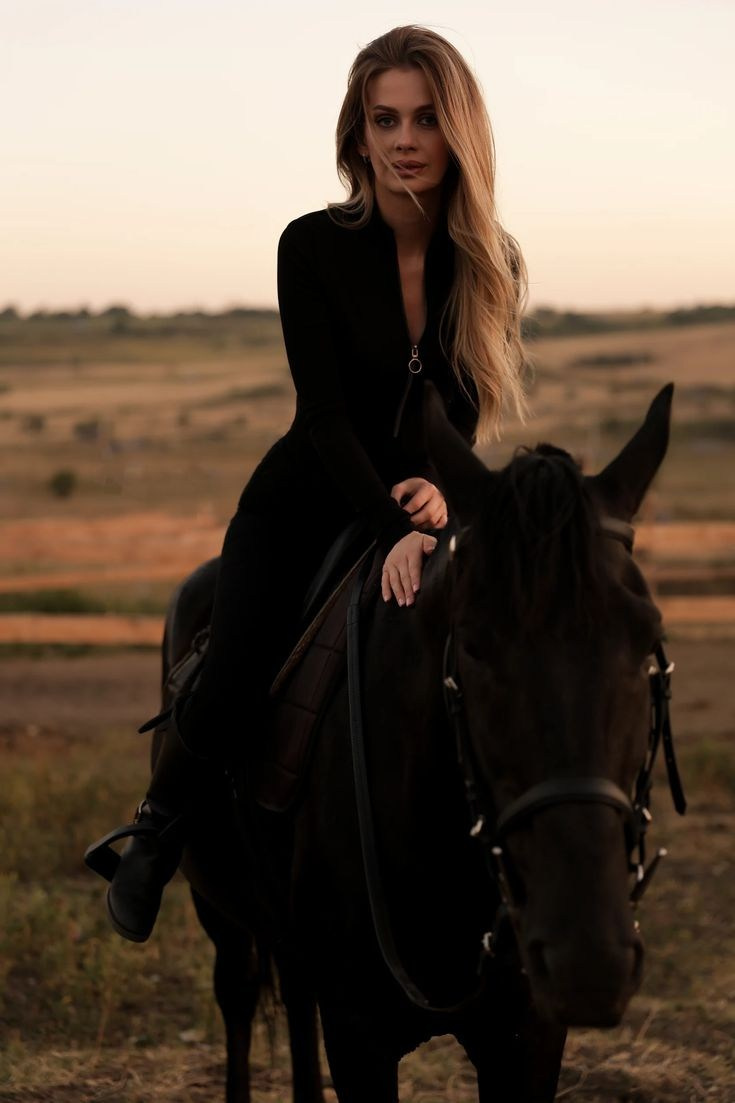 Конная Фотосессия с Конкурной Лошадью в стиле «Английский шик аристократии». Victoria Radjevna Репортажный Фотограф — Видеограф Москва • Санкт-Петербург