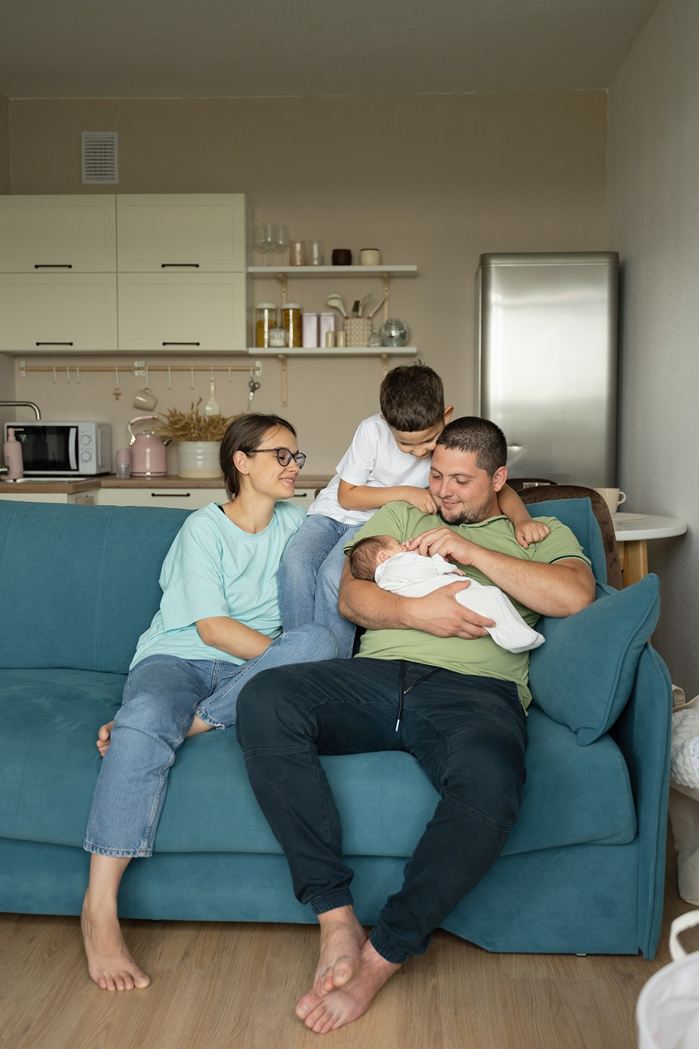 Семейная домашняя фотосессия с новорожденным. Фотограф в Екатеринбурге | Портреты, семейные съемки, лайфстайл