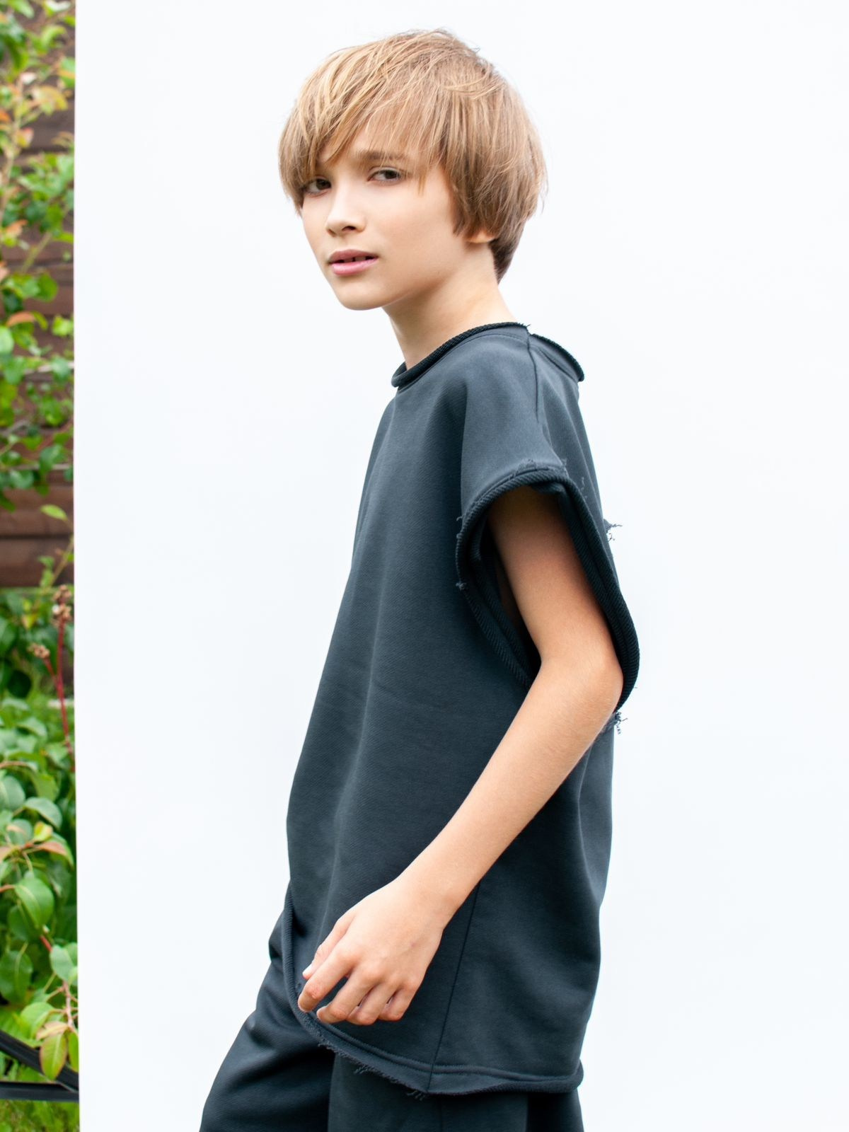 МОДЕЛЬ АМИР. Студия рекламной и предметной съемки товаров WELKO Studio