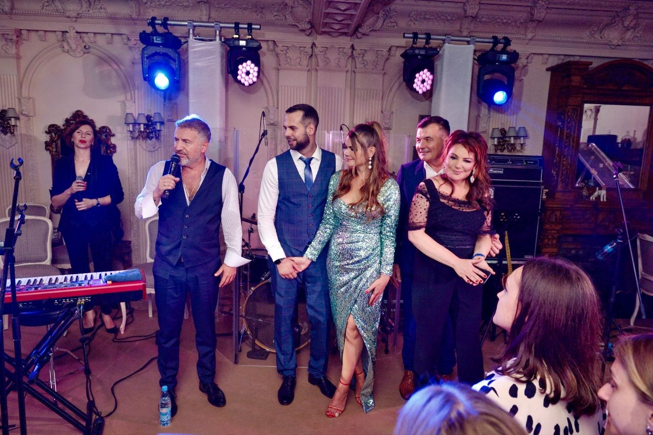 Ведущий + диджей + 1 из 8 моих услуг в подарок!