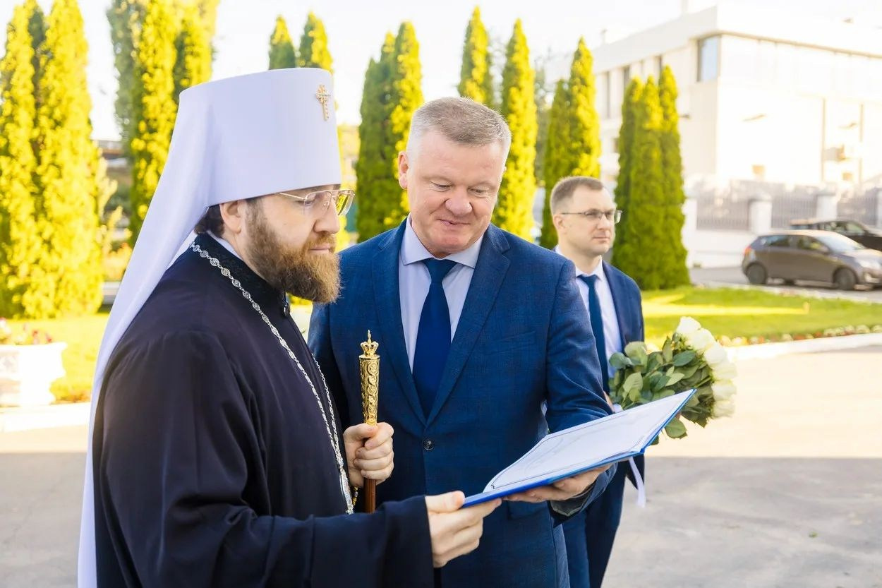 МИТРОПОЛИТ ИГНАТИЙ И МИТРОПОЛИТ ВЛАДИМИР СОВЕРШИЛИ БОЖЕСТВЕННУЮ ЛИТУРГИЮ В СВЯТО-ДУХОВСКОМ СОБОРЕ Г. САРАТОВА. Георгиевское благочиние