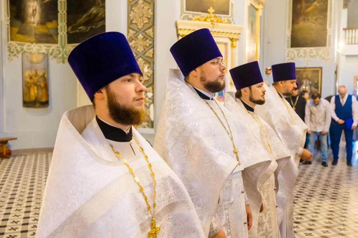 МИТРОПОЛИТ ИГНАТИЙ И МИТРОПОЛИТ ВЛАДИМИР СОВЕРШИЛИ БОЖЕСТВЕННУЮ ЛИТУРГИЮ В СВЯТО-ДУХОВСКОМ СОБОРЕ Г. САРАТОВА. Георгиевское благочиние