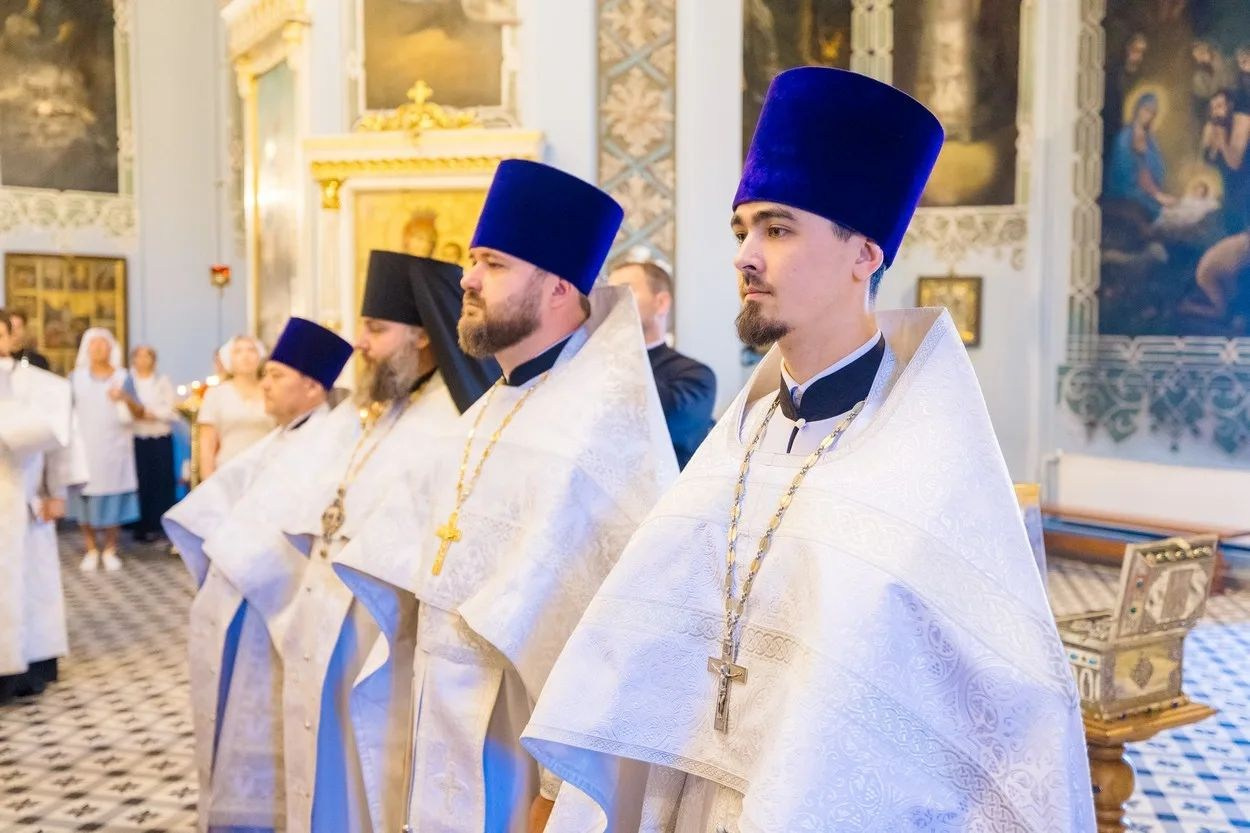 МИТРОПОЛИТ ИГНАТИЙ И МИТРОПОЛИТ ВЛАДИМИР СОВЕРШИЛИ БОЖЕСТВЕННУЮ ЛИТУРГИЮ В СВЯТО-ДУХОВСКОМ СОБОРЕ Г. САРАТОВА. Георгиевское благочиние