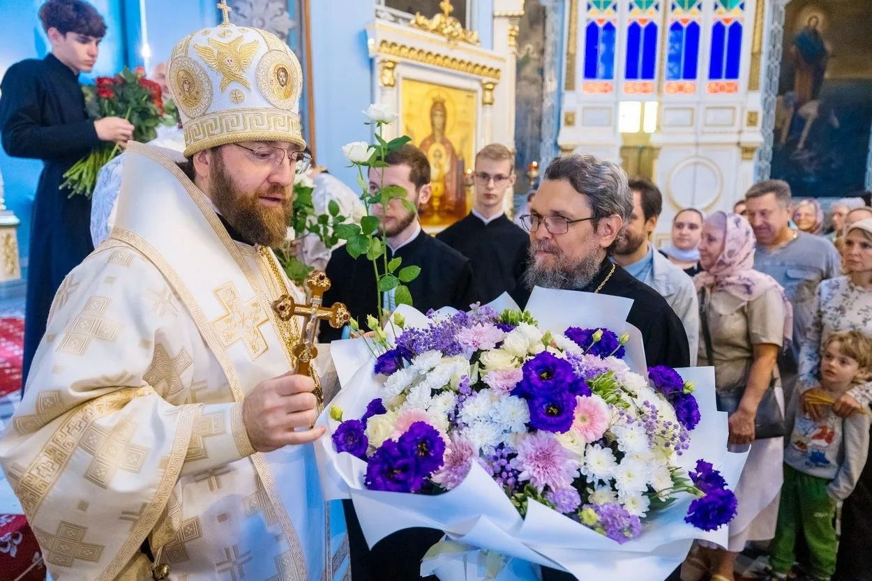 МИТРОПОЛИТ ИГНАТИЙ И МИТРОПОЛИТ ВЛАДИМИР СОВЕРШИЛИ БОЖЕСТВЕННУЮ ЛИТУРГИЮ В СВЯТО-ДУХОВСКОМ СОБОРЕ Г. САРАТОВА. Георгиевское благочиние