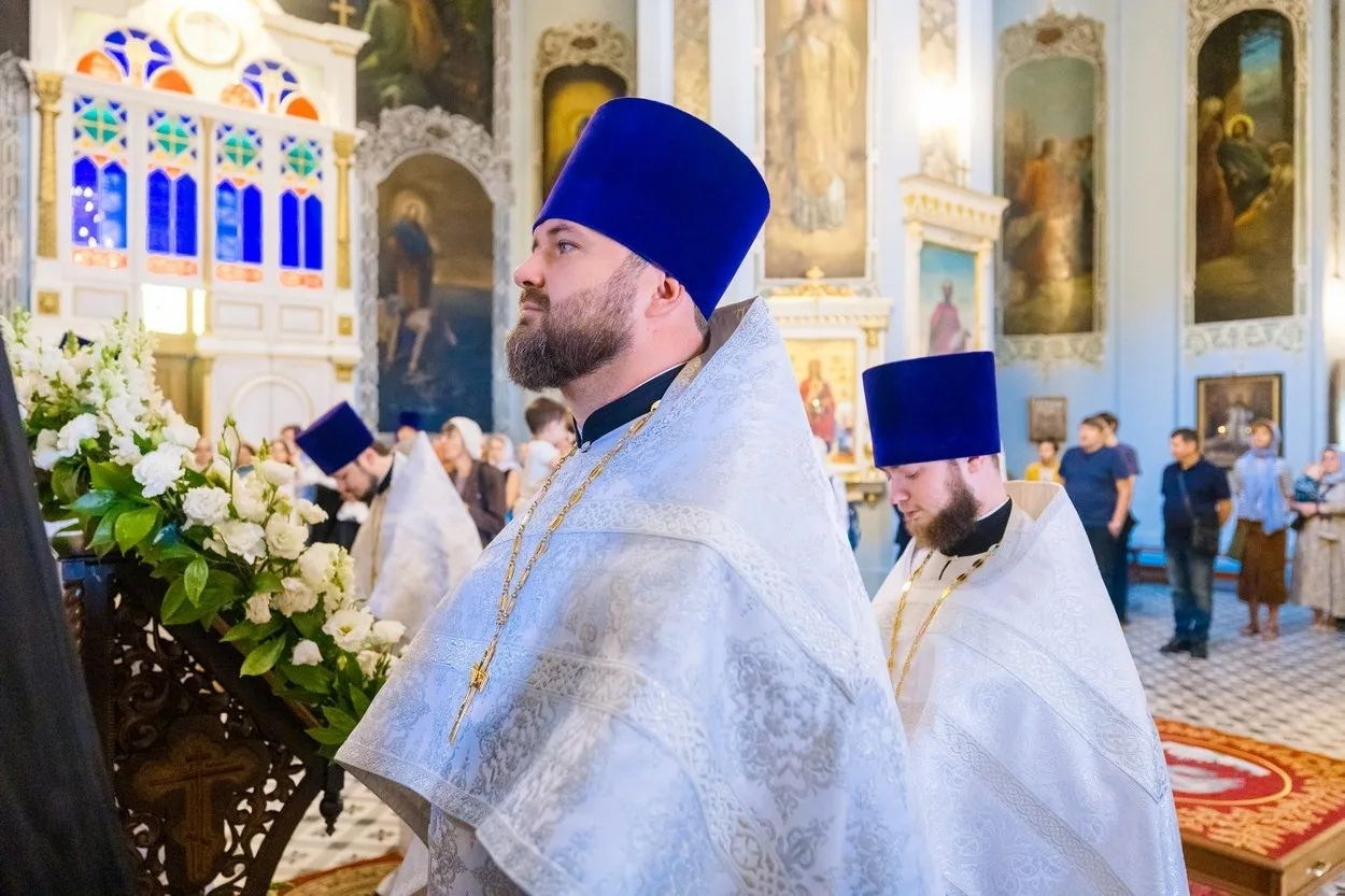 МИТРОПОЛИТ ИГНАТИЙ И МИТРОПОЛИТ ВЛАДИМИР СОВЕРШИЛИ БОЖЕСТВЕННУЮ ЛИТУРГИЮ В СВЯТО-ДУХОВСКОМ СОБОРЕ Г. САРАТОВА. Георгиевское благочиние