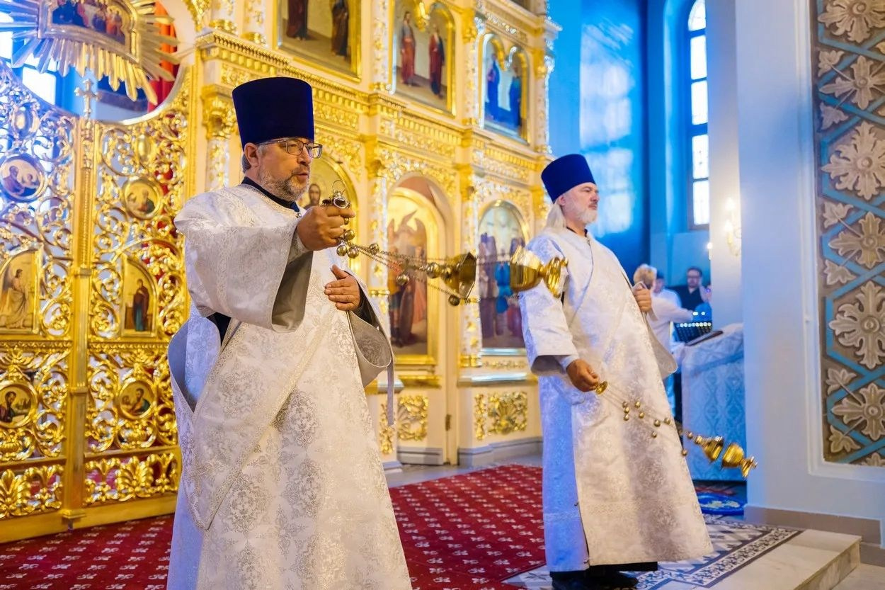 МИТРОПОЛИТ ИГНАТИЙ И МИТРОПОЛИТ ВЛАДИМИР СОВЕРШИЛИ БОЖЕСТВЕННУЮ ЛИТУРГИЮ В СВЯТО-ДУХОВСКОМ СОБОРЕ Г. САРАТОВА. Георгиевское благочиние