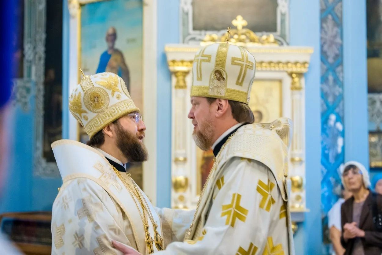 МИТРОПОЛИТ ИГНАТИЙ И МИТРОПОЛИТ ВЛАДИМИР СОВЕРШИЛИ БОЖЕСТВЕННУЮ ЛИТУРГИЮ В СВЯТО-ДУХОВСКОМ СОБОРЕ Г. САРАТОВА. Георгиевское благочиние