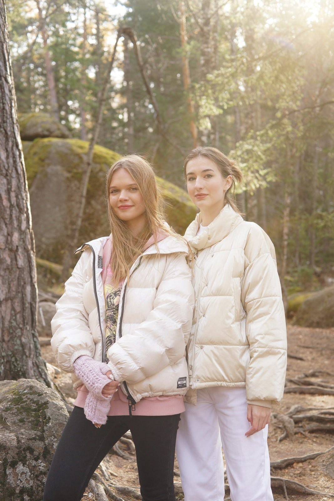 Светлый верх - пример образа для осенней фотосессии 9-11 класс