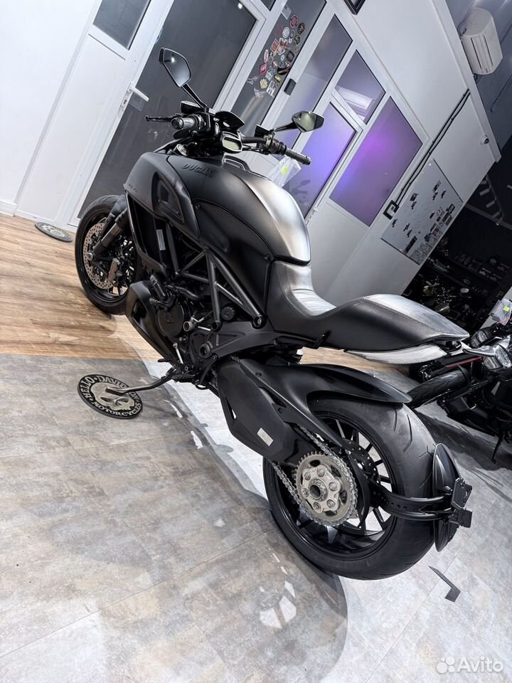 Купить 2015 Ducati Diavel (Dark Stealth) — подробнее на сайте. Hello Davidson, Москва. Только хорошие мотоциклы…