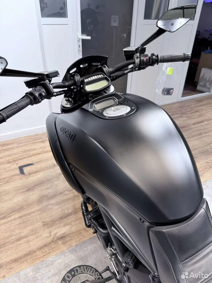 Купить 2015 Ducati Diavel (Dark Stealth) — подробнее на сайте. Hello Davidson, Москва. Только хорошие мотоциклы…