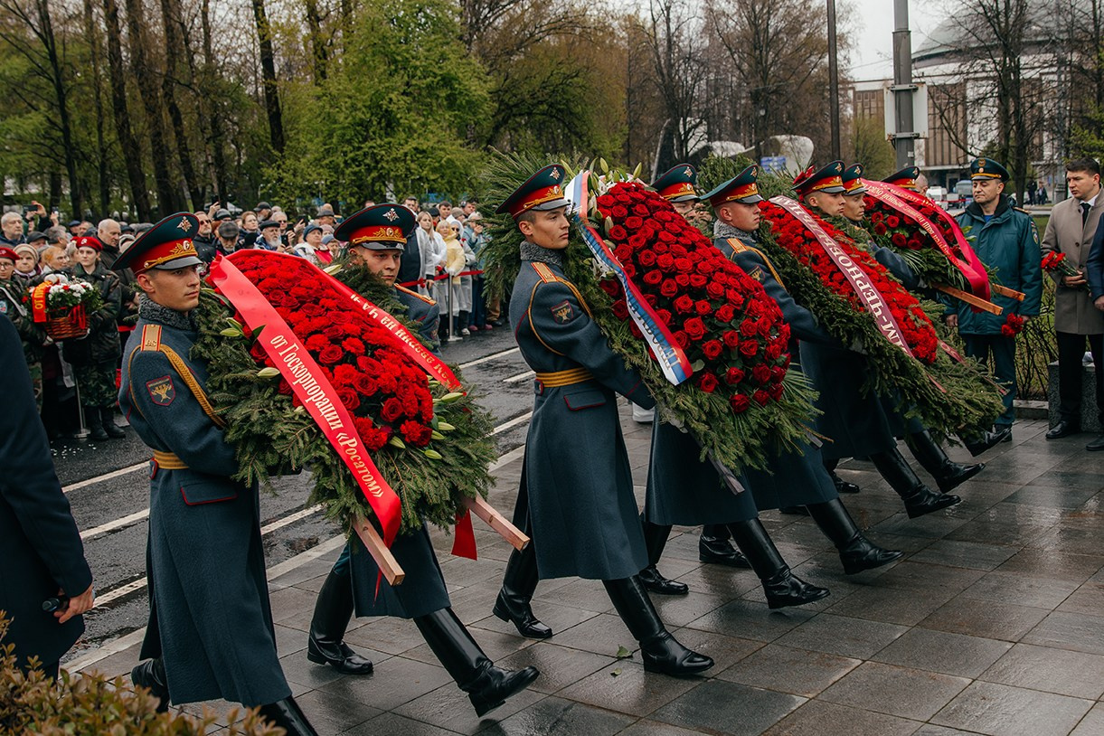Акция памяти к 40-летию ликвидации катастрофы на Чернобыльской АЭС прошла на Поклонной горе. Фото и видео проект о героях ВОВ, Чернобыльцах, Афганцах