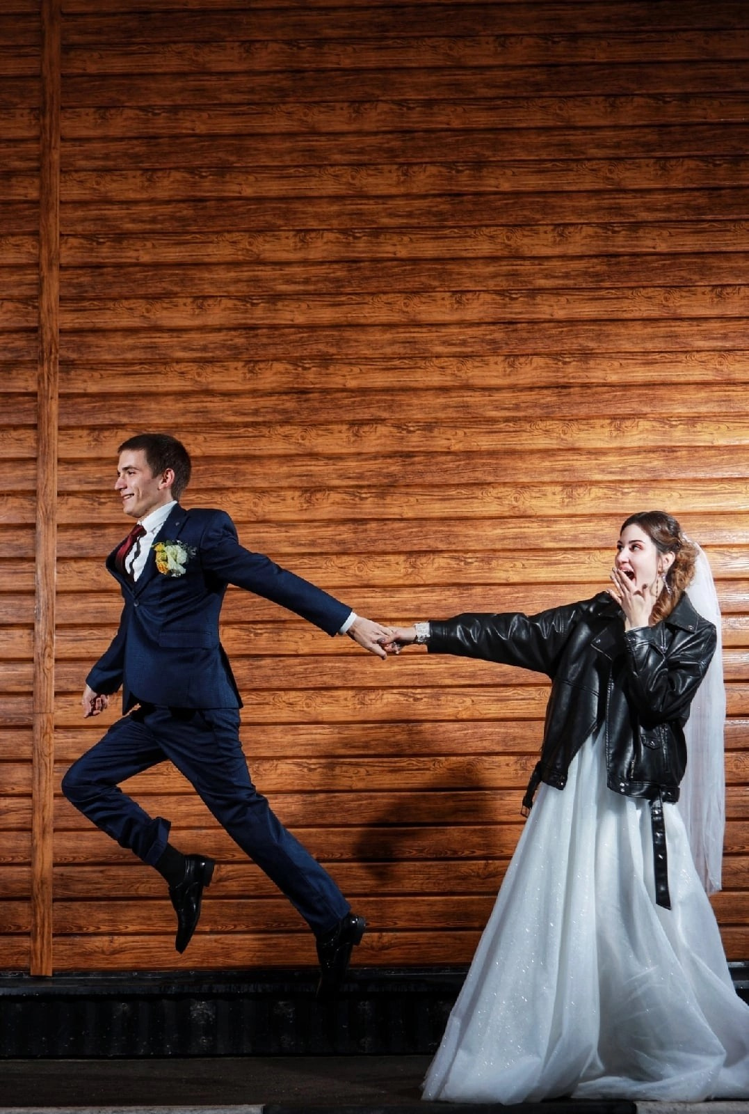 Профессиональная свадебная фотосъемка в Дмитрове и Москве — сохраним ваши эмоции для альбома Фотограф Дмитров Дубна Лобня фидеограф Дмитров на свадьбу и не только в Москве, Дмитрове или Дубне — в каждом кадре я сохраняю эмоции, которые не смогут забыть даже ваши внуки. Профессиональная репортажная съемка без шаблонных поз. Пишите — создадим историю вместе! #СвадебныйФотографМосква #фотографДмитров #ФотосвадьбаДубна #фотосвадьбаДмитров