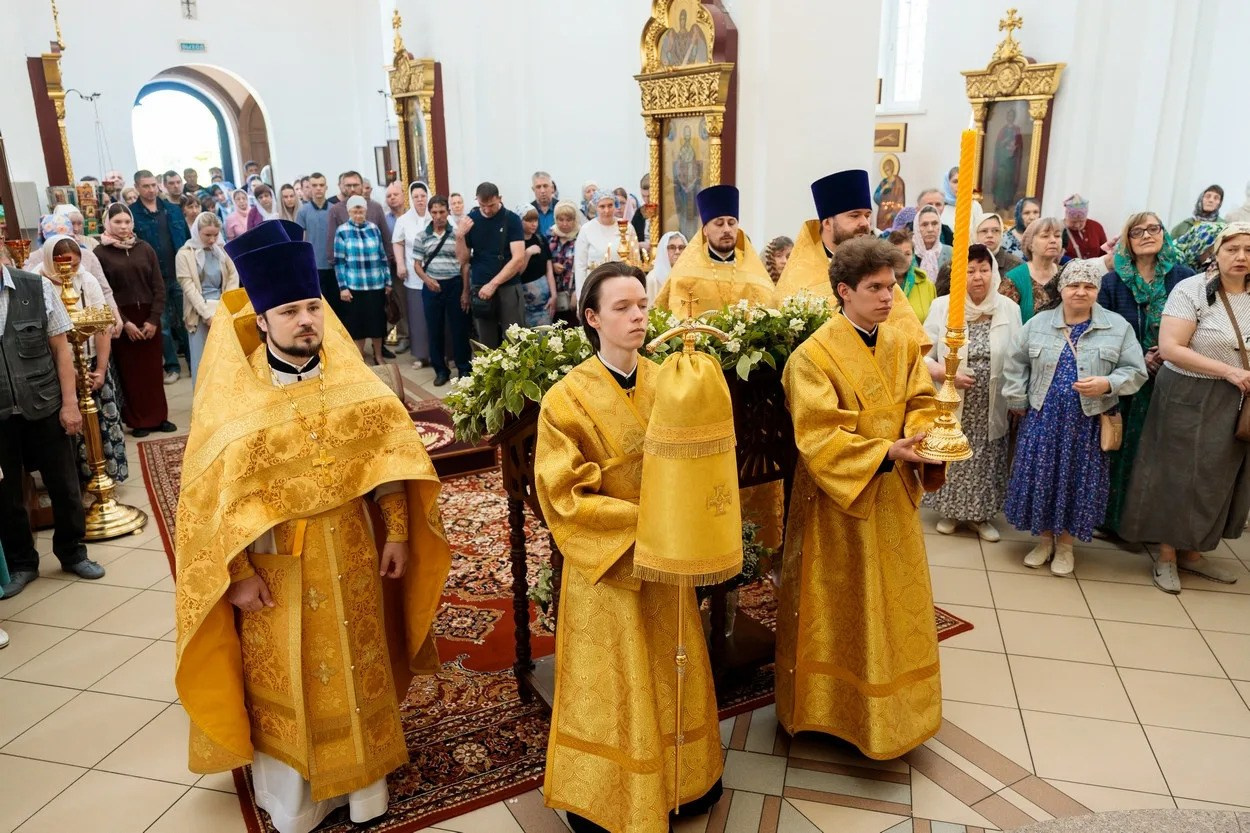 МИТРОПОЛИТ ИГНАТИЙ СОВЕРШИЛ БОЖЕСТВЕННУЮ ЛИТУРГИЮ В ХРАМЕ СВЯТОГО ВЕЛИКОМУЧЕНИКА ГЕОРГИЯ ПОБЕДОНОСЦА. Саратовское Северо-Западное благочиние