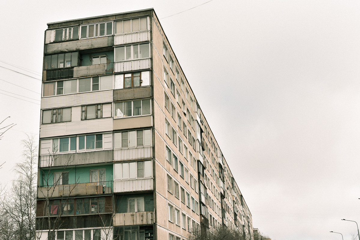 Веселый поселок (2021). Междисциплинарный художник и режиссер София Меликова