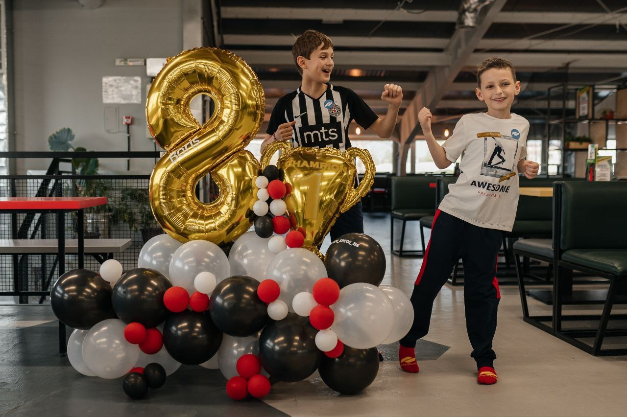 Композиции напольные. Шары с гелием, фотозоны Нови Сад Белград. Balone i dekoracije od balona Novi Sad Beograd