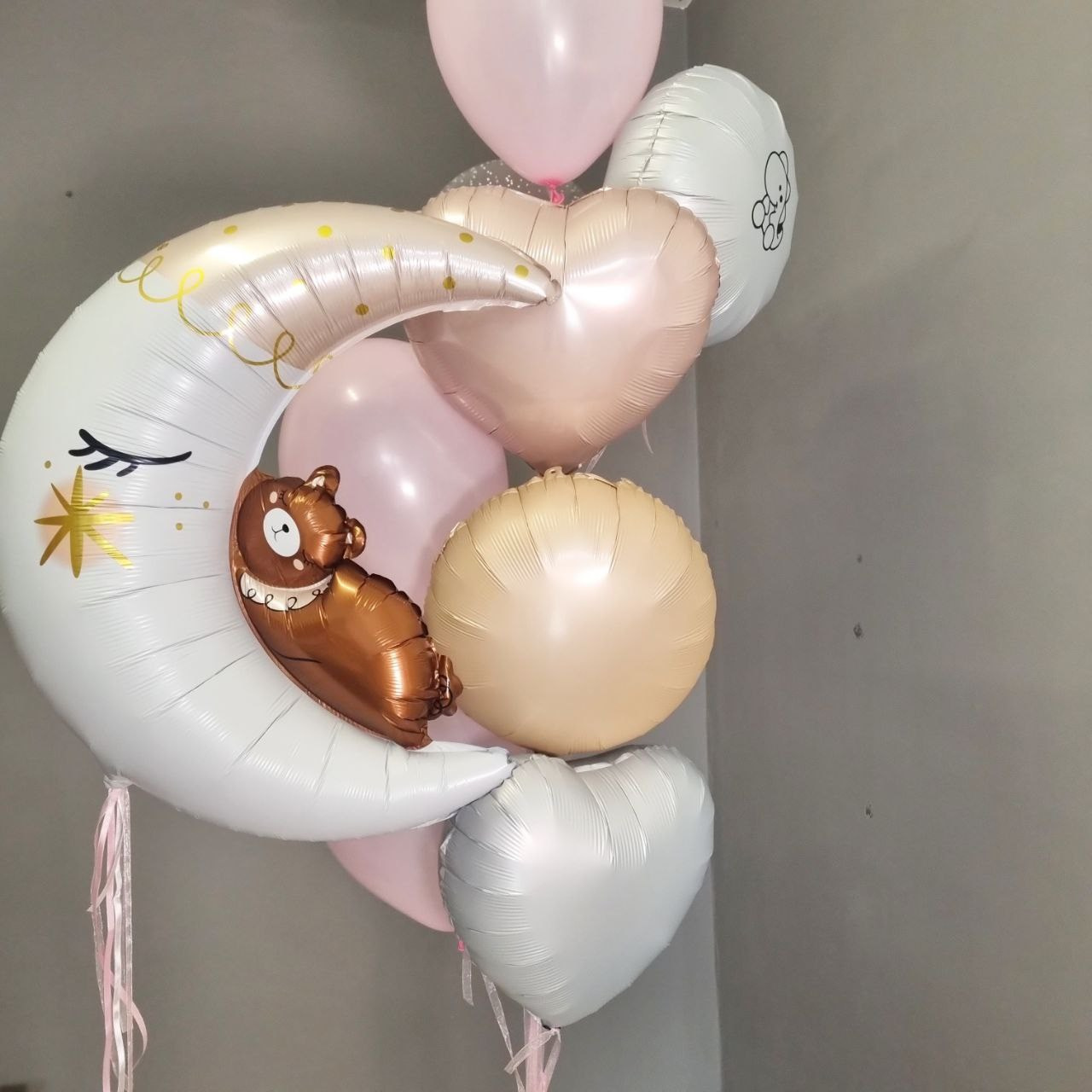 Balino prvi rodendan dostava balona Novi Sad dostava balonaBeograd. Шары с гелием, фотозоны Нови Сад Белград. Balone i dekoracije od balona Novi Sad Beograd