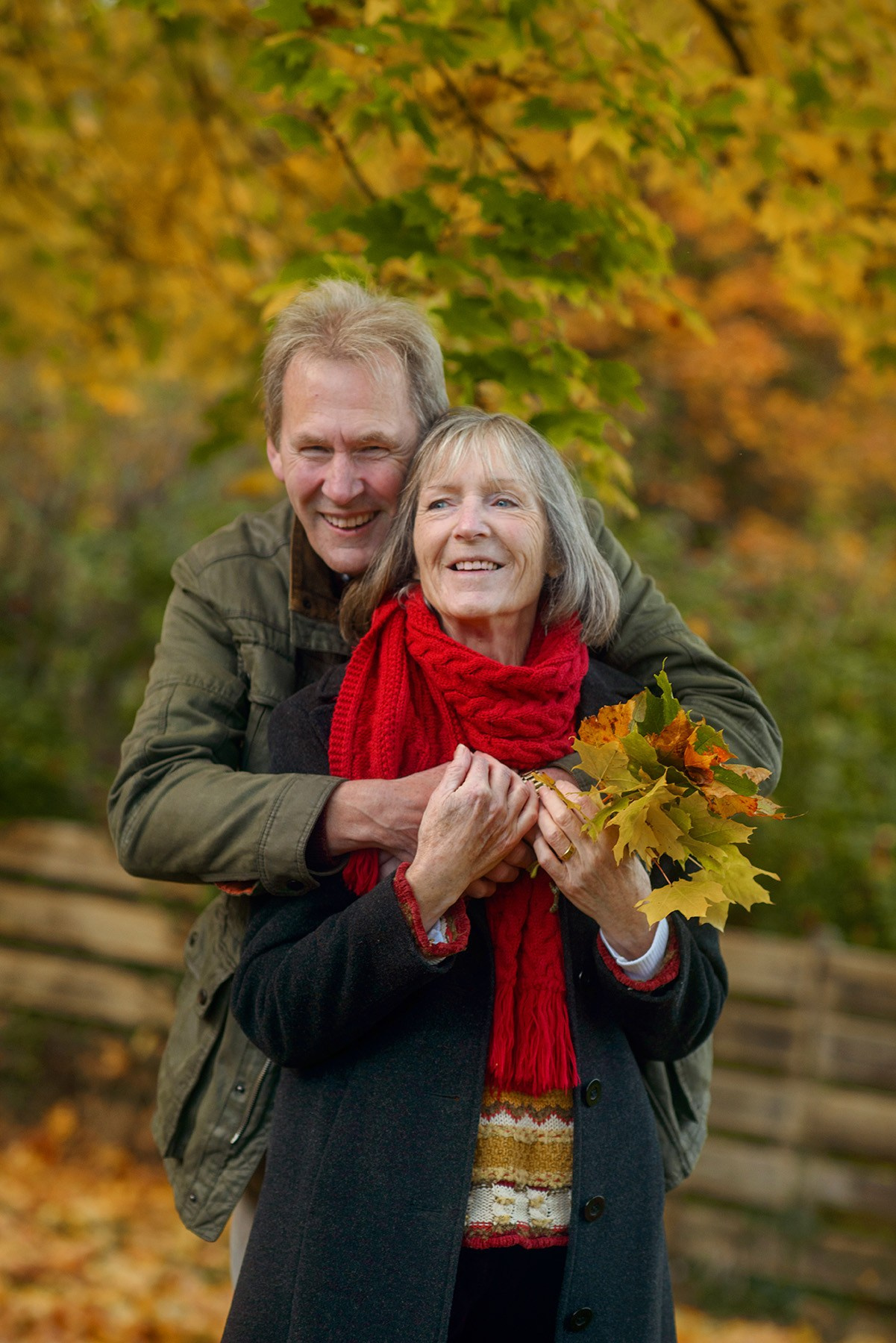 Photo session for a couple in a local autumn Scotland park. Elena Carruthers family photographer in Scotland (Edinburgh, Glasgow)