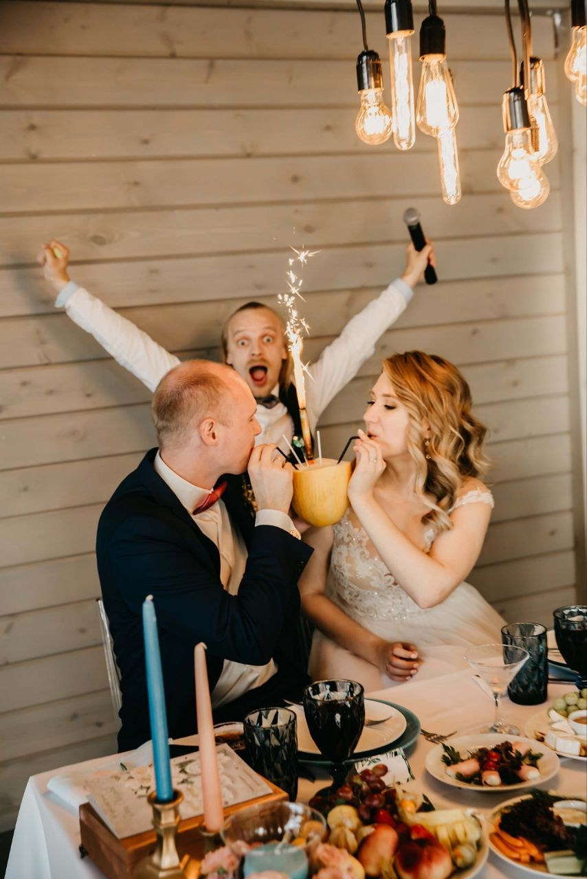 Ведущий + диджей + 1 из 8 моих услуг в подарок!