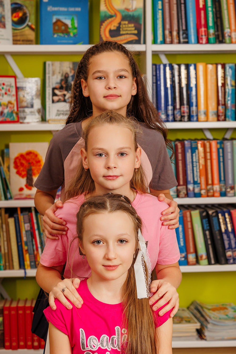 Выпускные альбомы для 4 класса: съёмка в библиотеке. СИГМА | Студия выпускных альбомов Красноярск