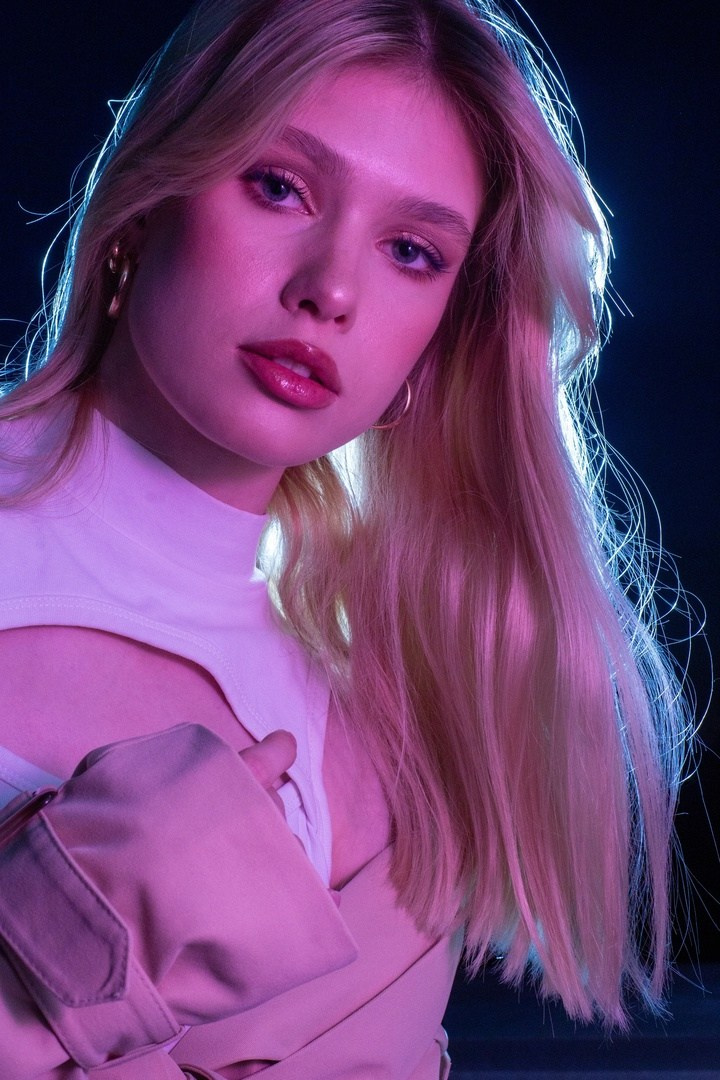 Фотосессия с использованием цветных фильтров — это творческий и увлекательный способ придать уникальный характер и настроение фотографиям.Идеи для фотосессии Екатеринбург. Автор фотограф: Додров. Ph: dodrov.