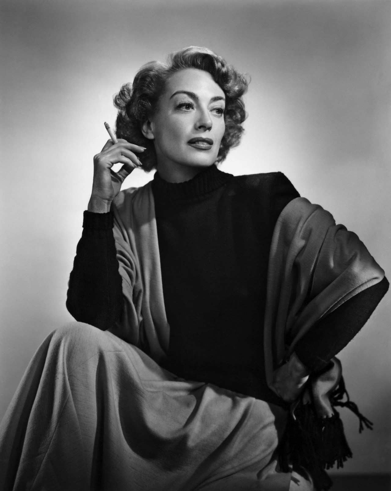 Джоан Кроуфорд 1948. Джоан Кроуфорд, обладательница премии «Оскар» за лучшую женскую роль в фильме «Милдред Пирс», была одной из величайших кинозвезд XX века.