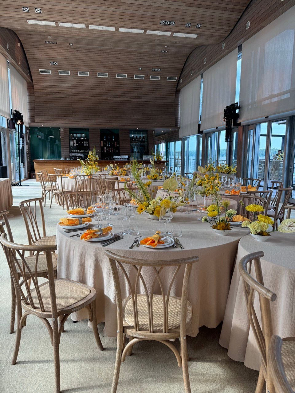 Стилизация фуршетной зоны и банкета на 60 человек для закрытого меропрития одного из крупных банков. Сет-дизайнер и фуд-стилист в Москве Инна Чертова