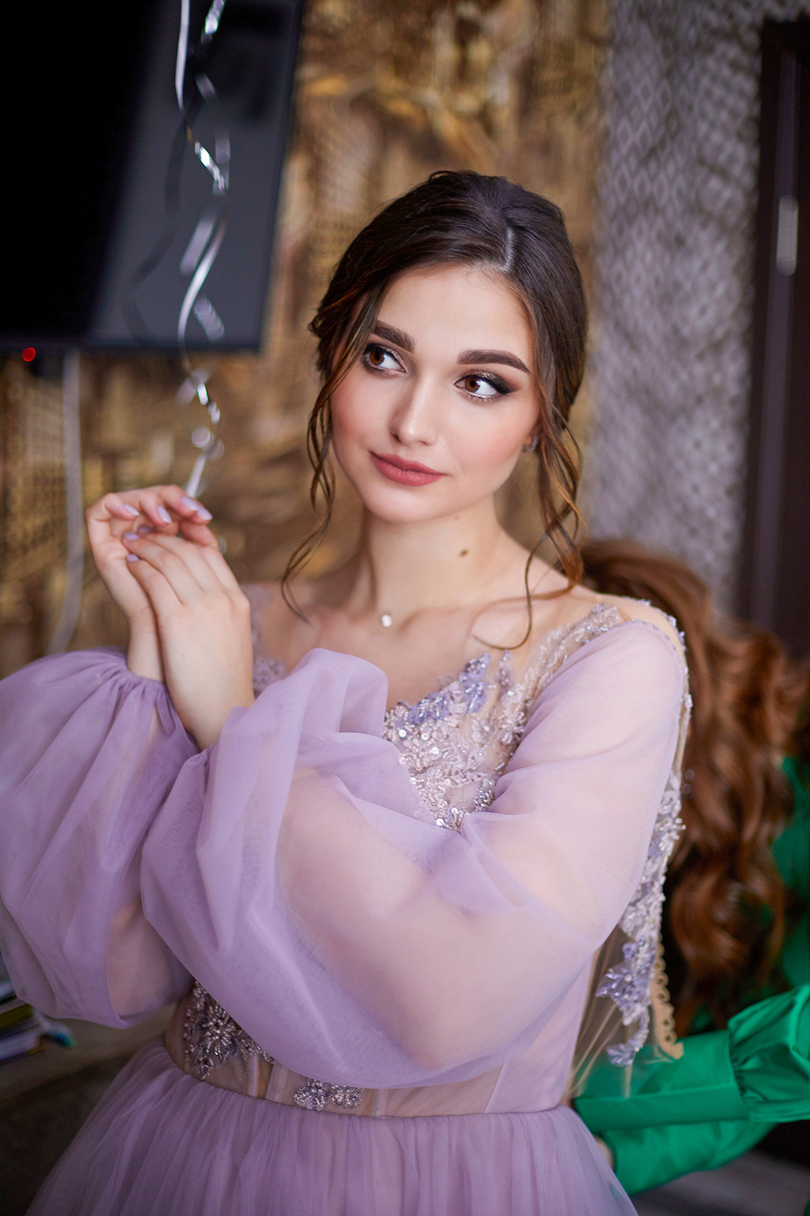 Сборы невесты. Лавандовое платье невесты с воздушными рукавами-воланами. Нежный макияж невесты. Нежная прическа невесты. Фотограф. Тимашевск. Кубань. Краснодарский край.