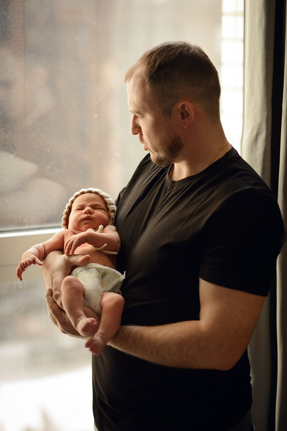 A family photo shoot at home, a family with a newborn baby. Photographer Elena Carruthers, Scotland