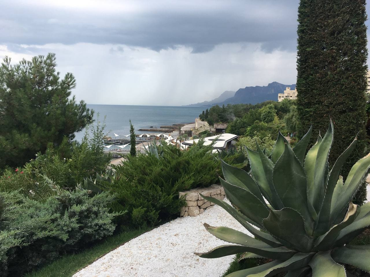 Локации для фотосессии в Ялте. Профессиональная фотосъемка в Крыму. Натуральные эмоции и живые кадры. Забронируйте дату прямо сейчас!