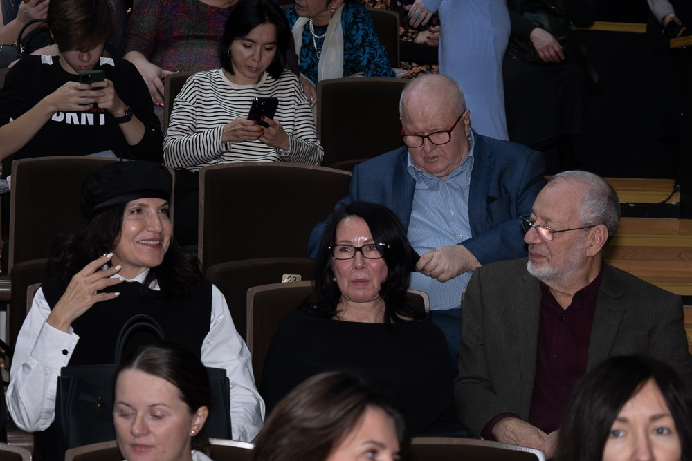 Репортаж с премьеры спектакля «Я, бабушка, Илико и Илларион» в Музыкальном театре «Градский Холл»