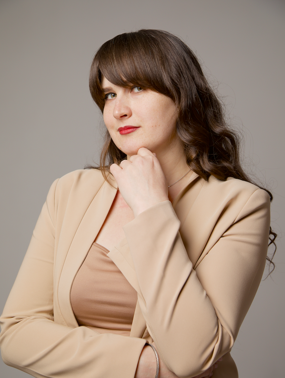 Привет, меня зовут Vikki фотограф с опытом более 7 лет