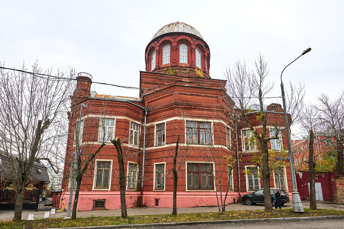 Гостиная с кобальтовым акцентом 2025. Фотограф для дизайнеров, застройщиков и бизнеса — интерьеры и архитектура — Роман Свободный в Москве и по России