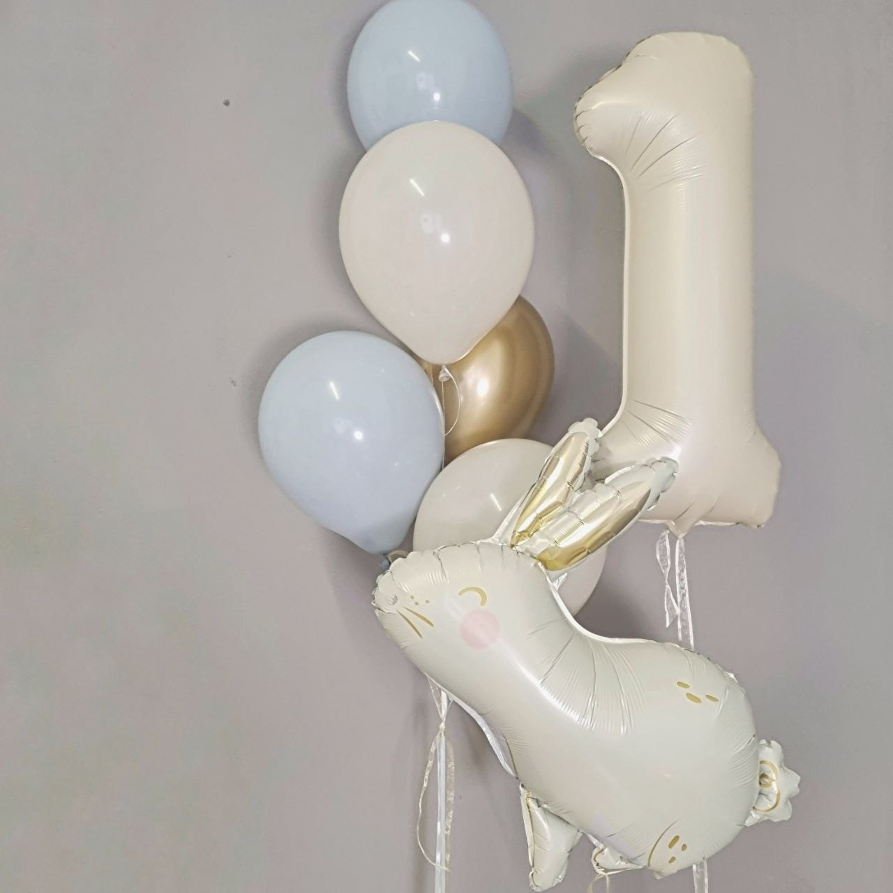 Balino prvi rodendan dostava balona Novi Sad dostava balonaBeograd. Шары с гелием, фотозоны Нови Сад Белград. Balone i dekoracije od balona Novi Sad Beograd