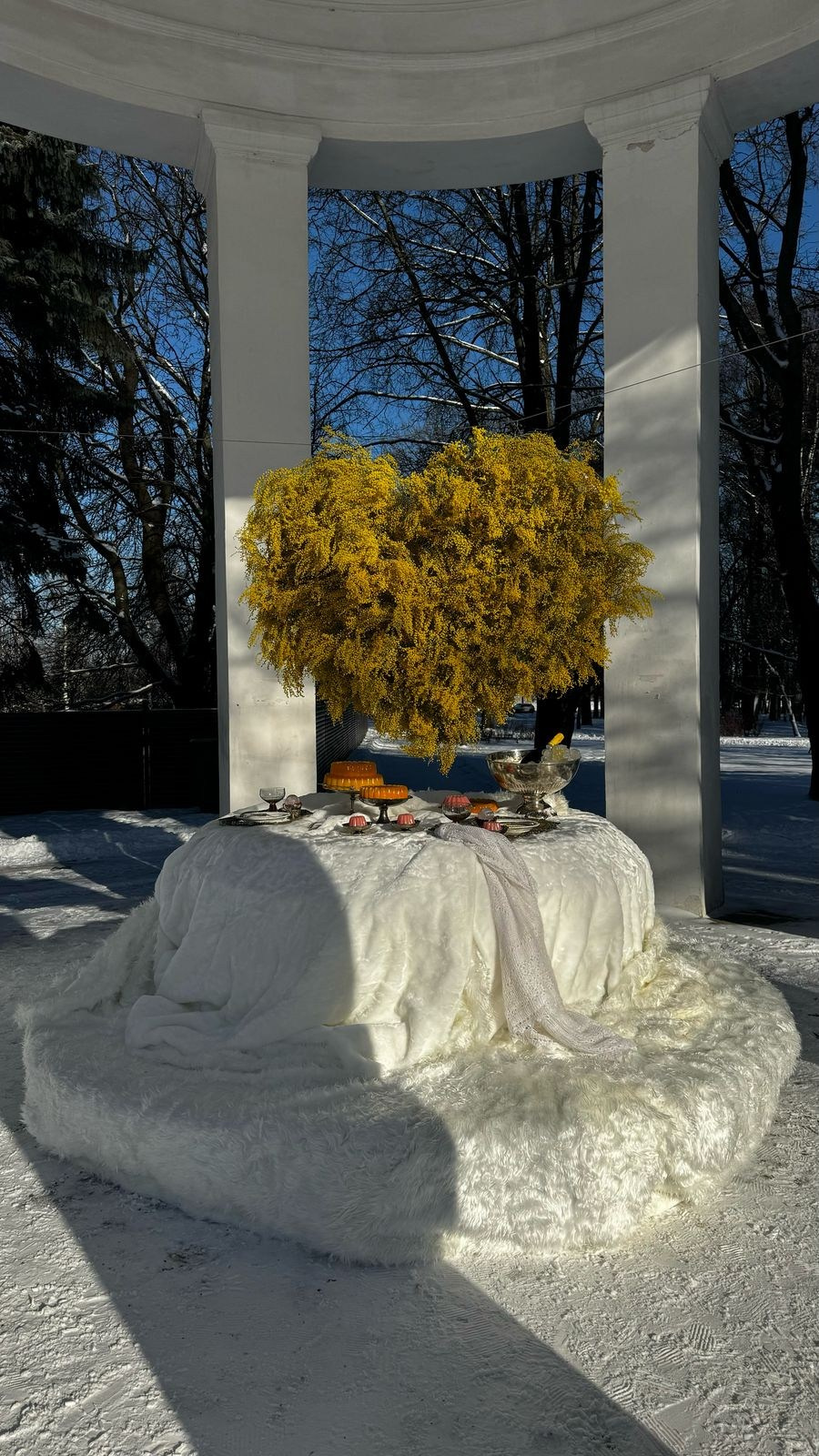 Разработка и реализация концепции декора для творческой съемки для премии TOP100AWARDS для агентства MORE BURO. Главная