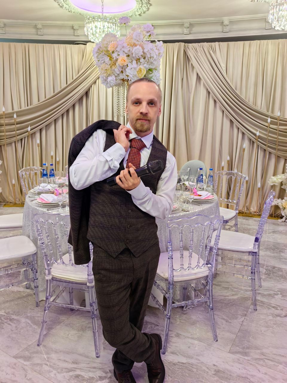 Ведущий + диджей + 1 из 8 моих услуг в подарок!