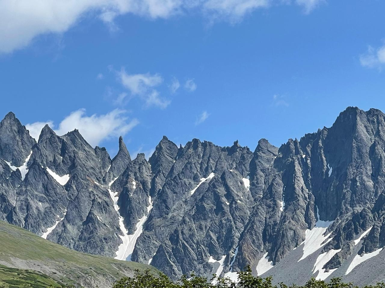 Горный хребет Ганальские Востряки. Экскурсионные туры по Камчатке