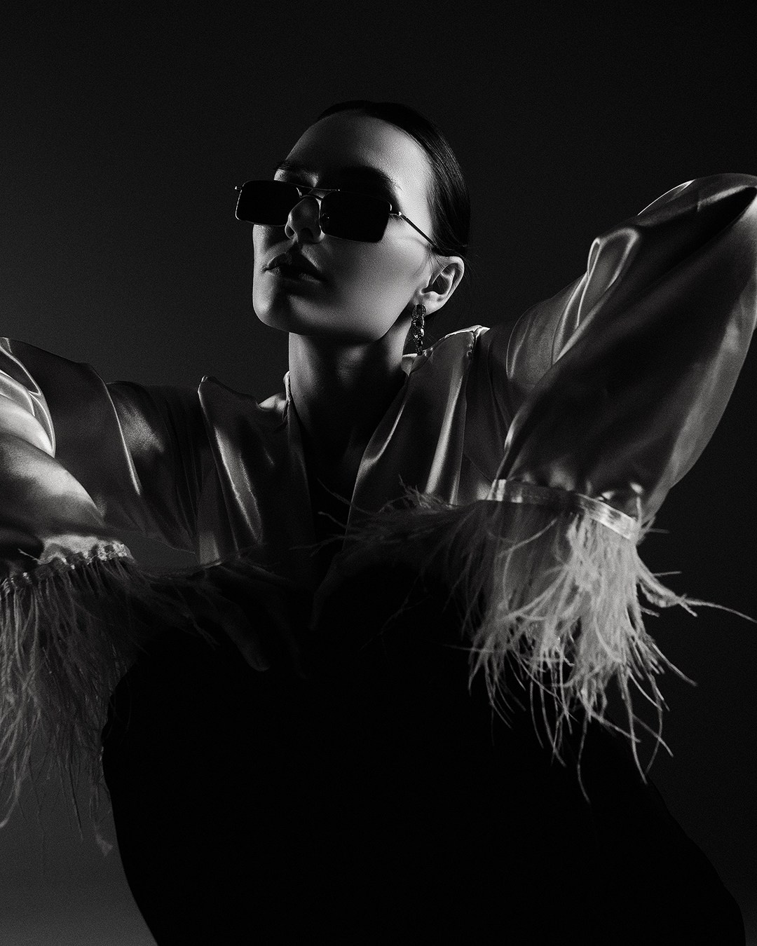 Съемка модного и стильного фэшена в Казани в студии, съемка фэшн в темном ключе