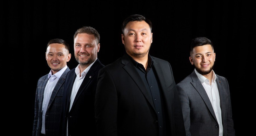 Деловой (бизнес) портрет. Фотостудия Алматы. Фотосъемка Алматы. Фотосессия Алматы. Фотокурсы. Обучение фотографии. Аренда студии