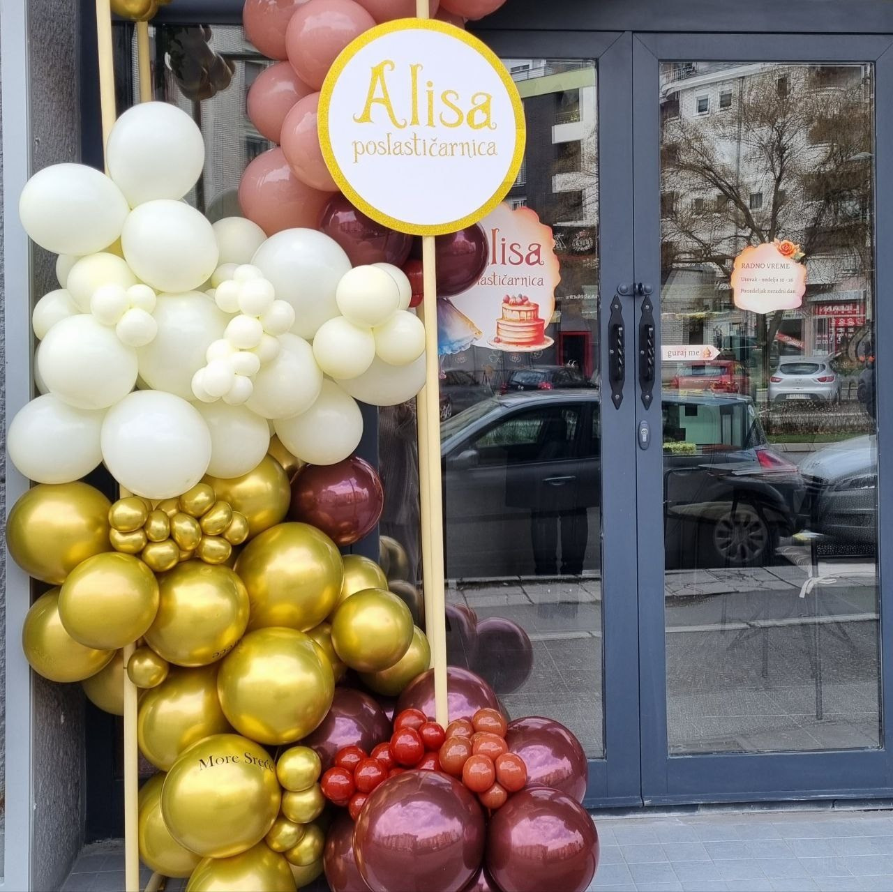 Baloni sa helijimom. Dekoracije balone. Dostava balone. Grad Novi Sad. Шары с гелием, фотозоны Нови Сад Белград. Balone i dekoracije od balona Novi Sad Beograd