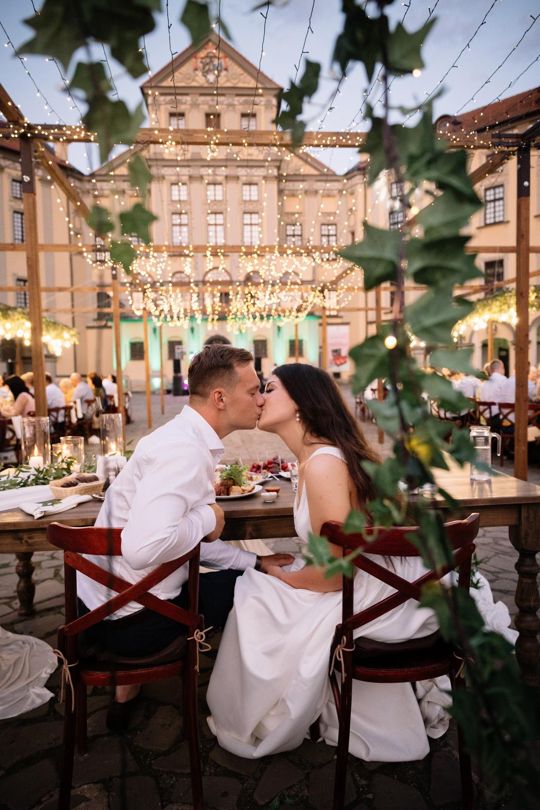 An Atmospheric Wedding in a Historic Castle — Style, Emotion, Celebration