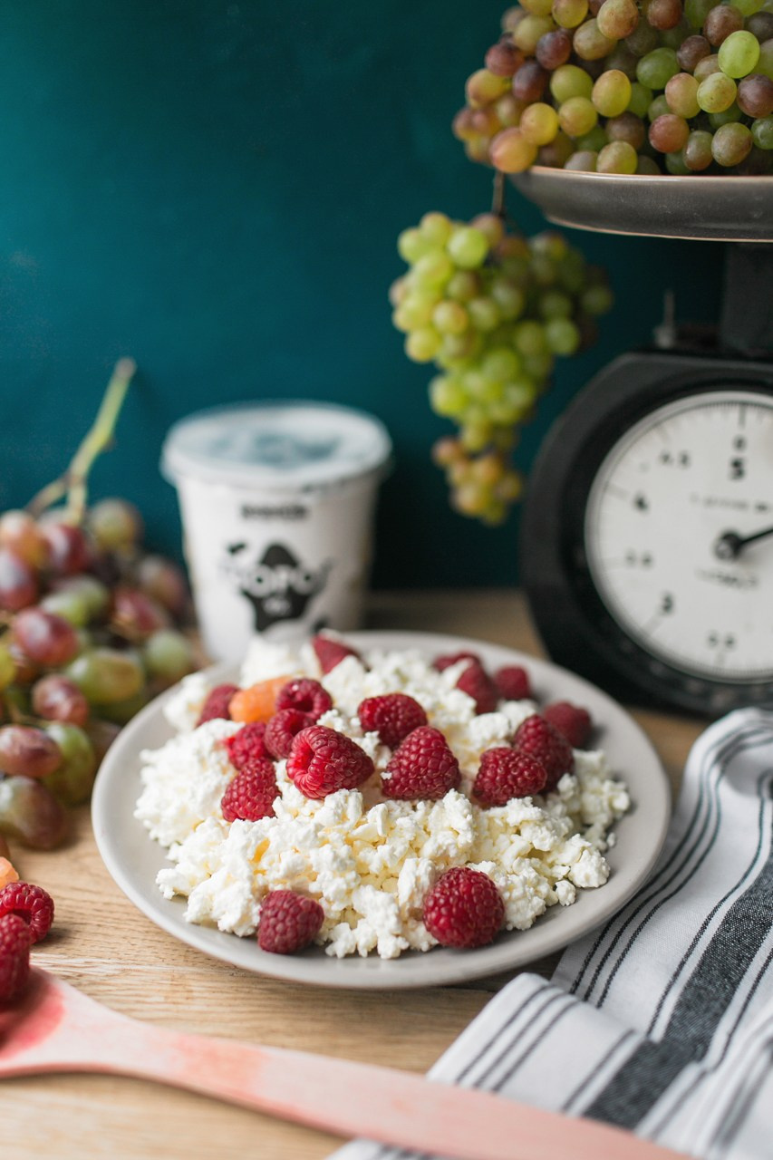 Фуд съемка молочной продукции комбината Роса в Смоленске. Фотограф | Михаил Буш Смоленск