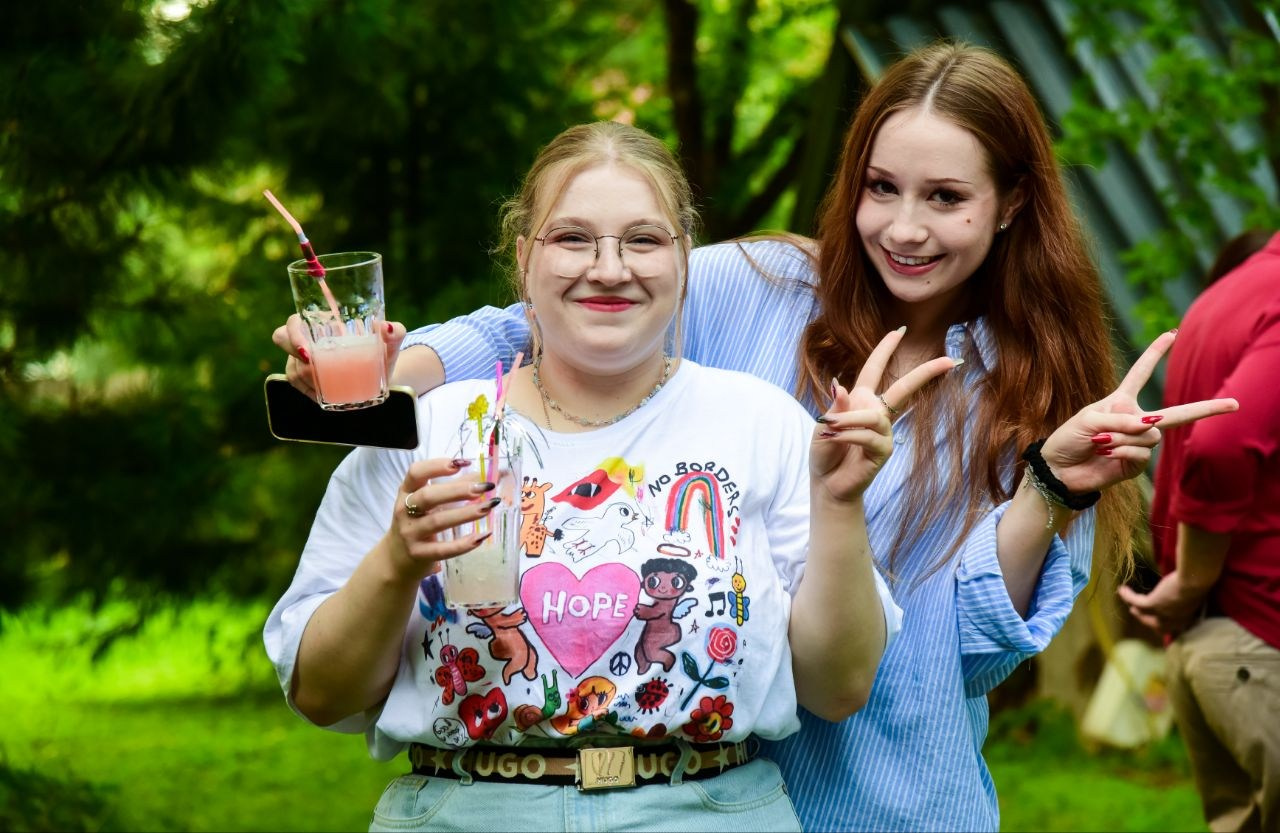 Ведущий + диджей + 1 из 8 моих услуг в подарок!