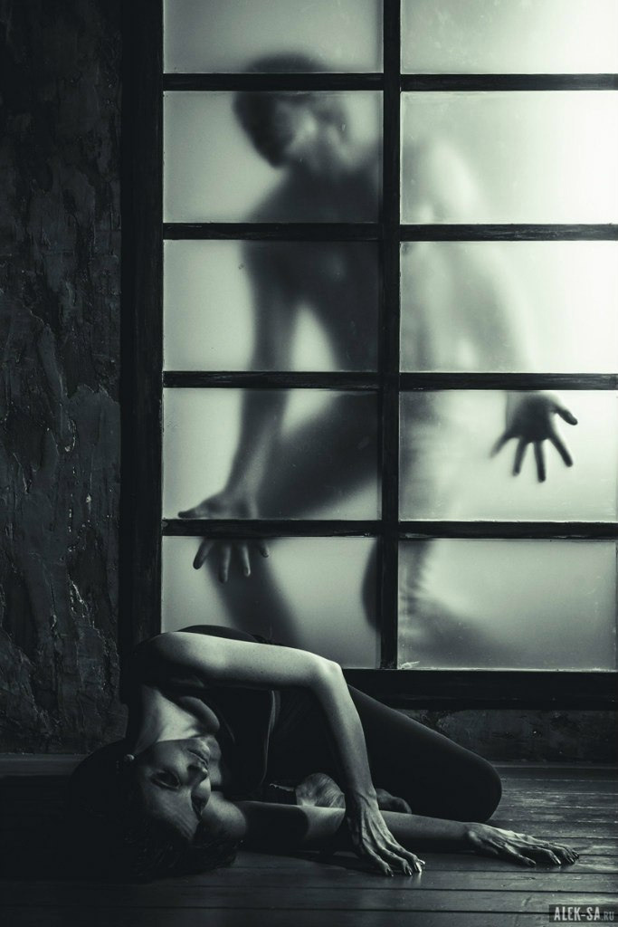 Силуэт за матовым стеклом, мистический кадр — арт-съёмка, фотограф Краснодар