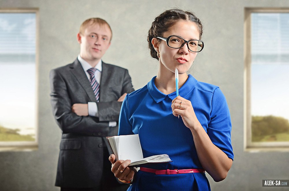 Деловой портрет: девушка , коллега на фоне — корпоративная съёмка, Краснодар