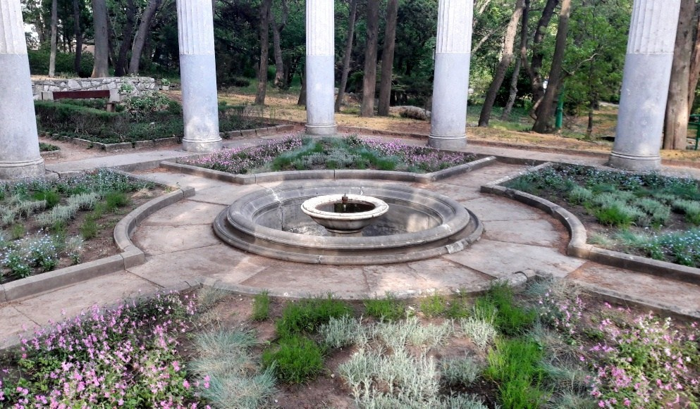 Локации для фотосессии в Ялте. Профессиональная фотосъемка в Крыму. Натуральные эмоции и живые кадры. Забронируйте дату прямо сейчас!