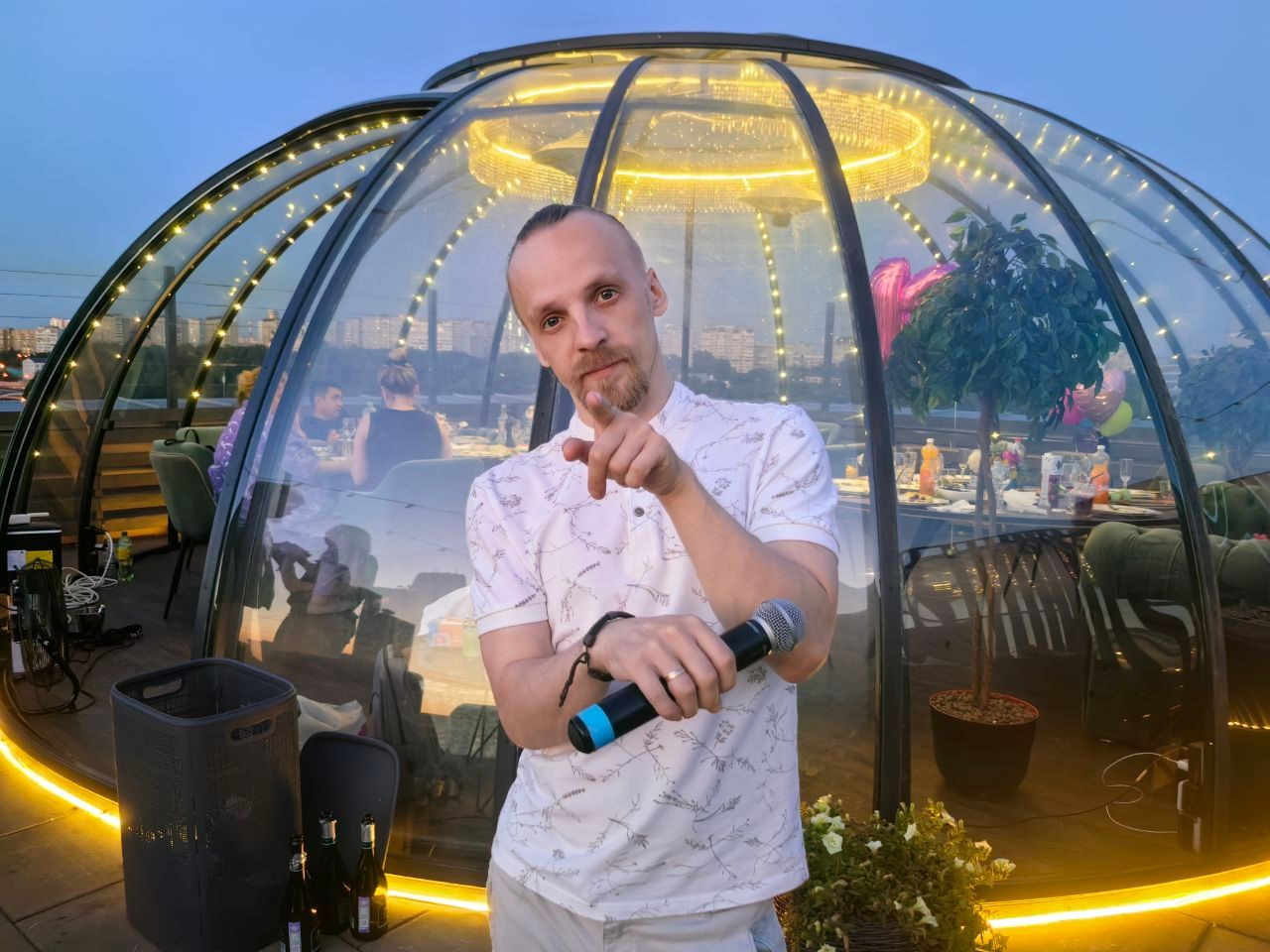 Ведущий + диджей + 1 из 8 моих услуг в подарок!