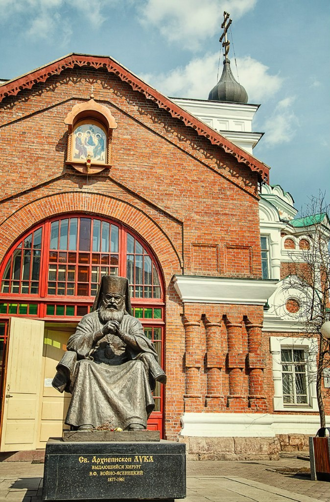 церковь храм святого Луки экскурсии Красноярск фототур фотосессия индивидуальный тур интересные места что посмотреть куда сходить что посетить достопримечательности Красноярска смотровые площадки видовые красивые места Национальный парк заповедник Столбы Дивногорск Красноярская ГЭС путешествие туристический маршрут место силы Часовня Параскевы Пятницы Коммунальный мост остров Татышев Бобровый лог Николаевская сопка набережная Енисея село Овсянка музей Астафьева Караульная гора Виноградовский мост гид экскурсовод индивидуальная экскурсия фотосъемка виды на Енисей фанпарк Бобровый лог парк флоры и фауны Роев ручей Торгашинский хребет скала Такмак вантовый мост аренда кабриолета аренда микроавтобуса трансфер цена заказать экскурсию программа маршрут куда сходить цены расписание заказать онлайн экскурсионное обслуживание трансфер на комфортабельном автобусе Речной вокзал