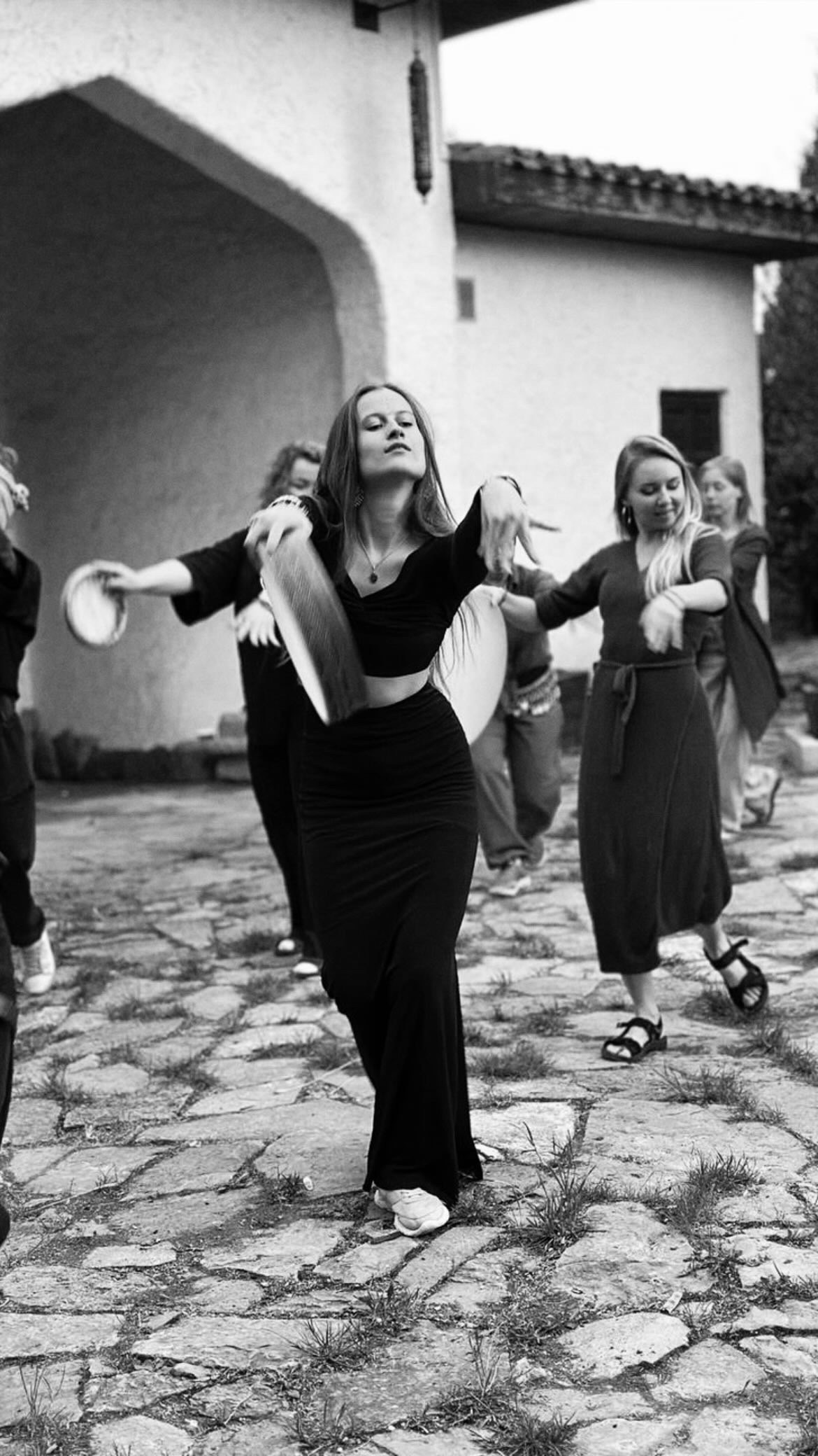 Carina Clavijo Dance. Cari Clavijo | dancer | artist